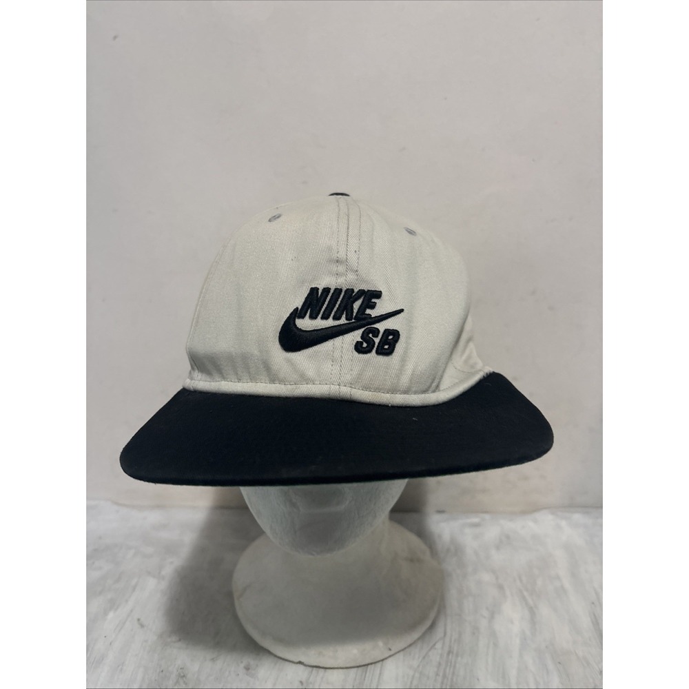 Nike SB Snapback Mesh Hat White Black Adjustable Skateboarding Cap